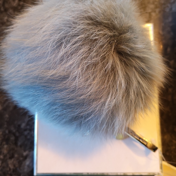 Key Charm Fur Pom Pom - Picture 4 of 11